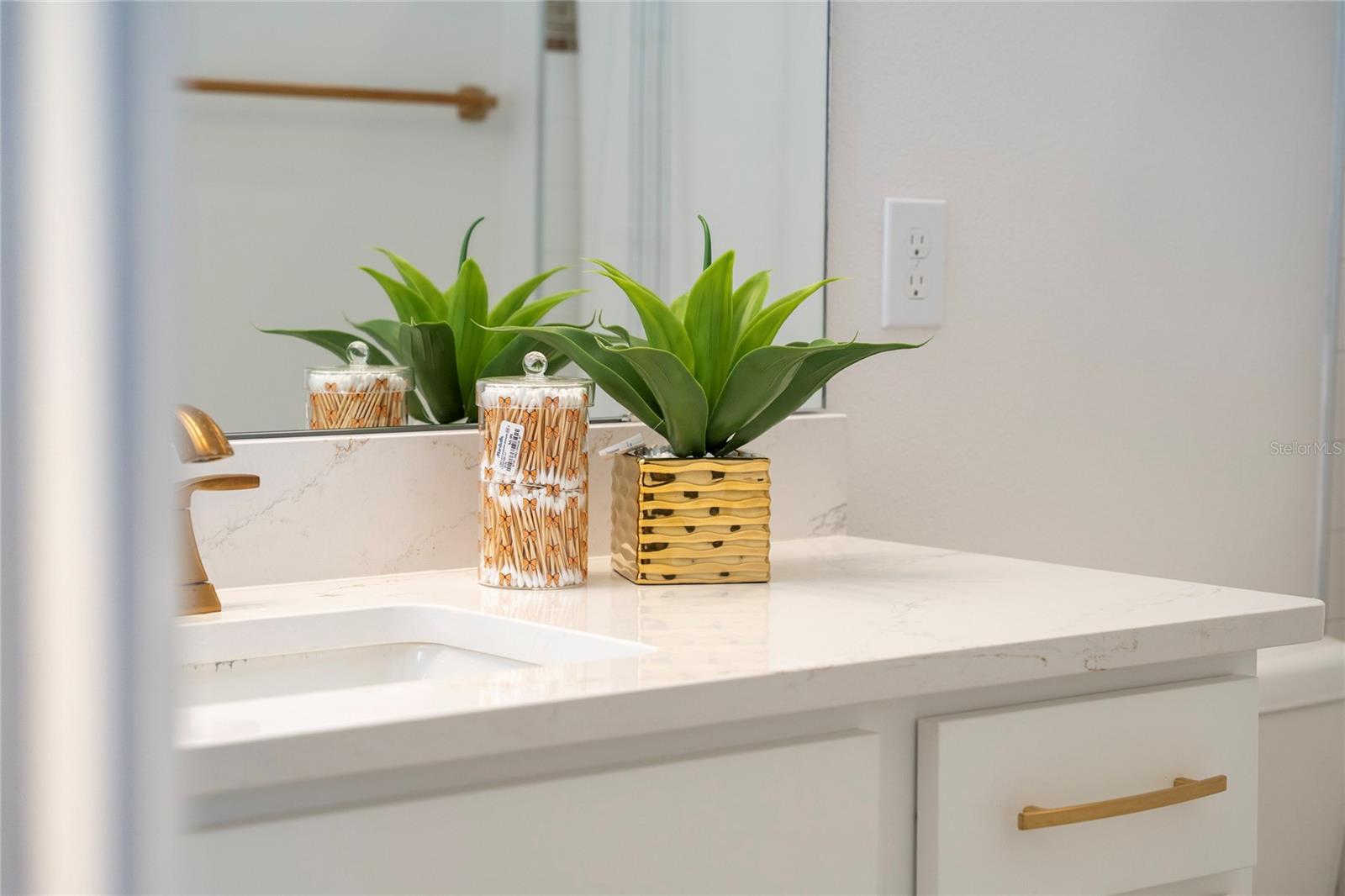 ENCORE/OVATION-PH 4B - Residential Lease