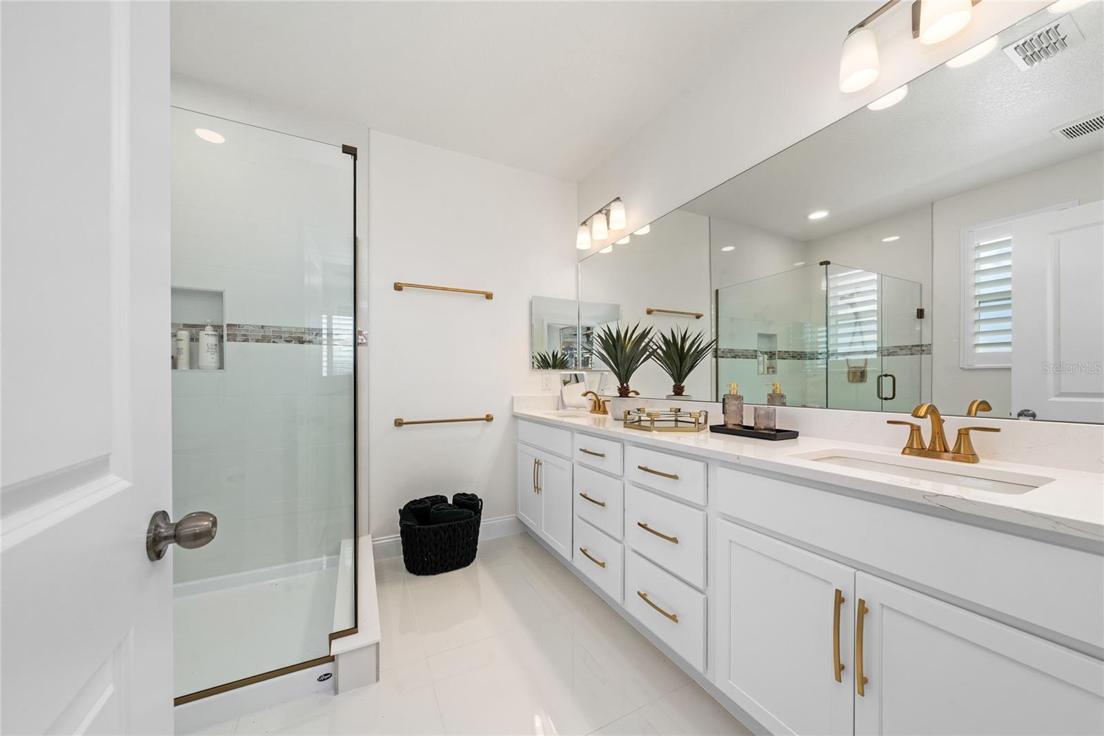 ENCORE/OVATION-PH 4B - Residential Lease