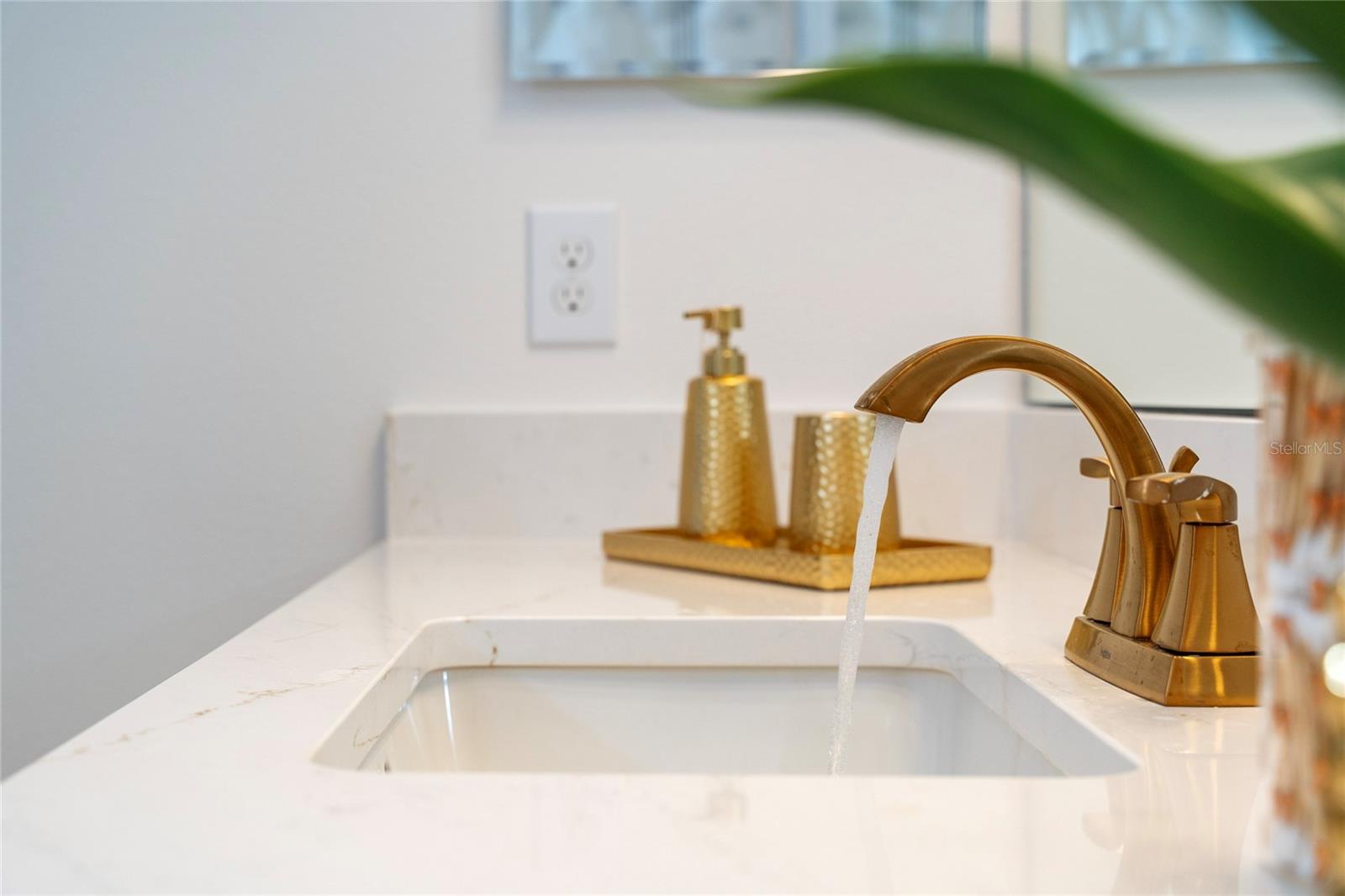 ENCORE/OVATION-PH 4B - Residential Lease