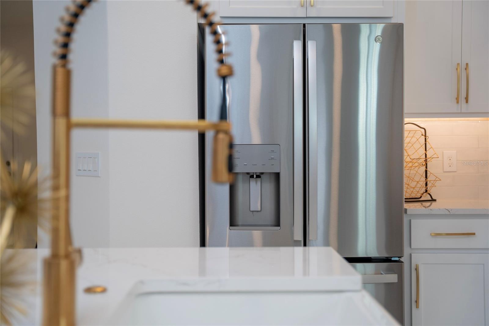 ENCORE/OVATION-PH 4B - Residential Lease