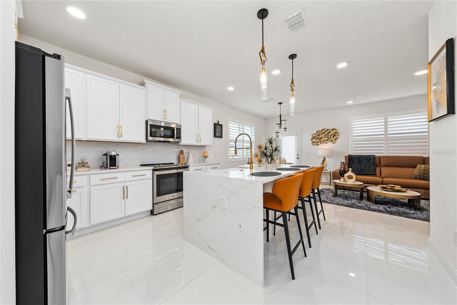 ENCORE/OVATION-PH 4B - Residential Lease