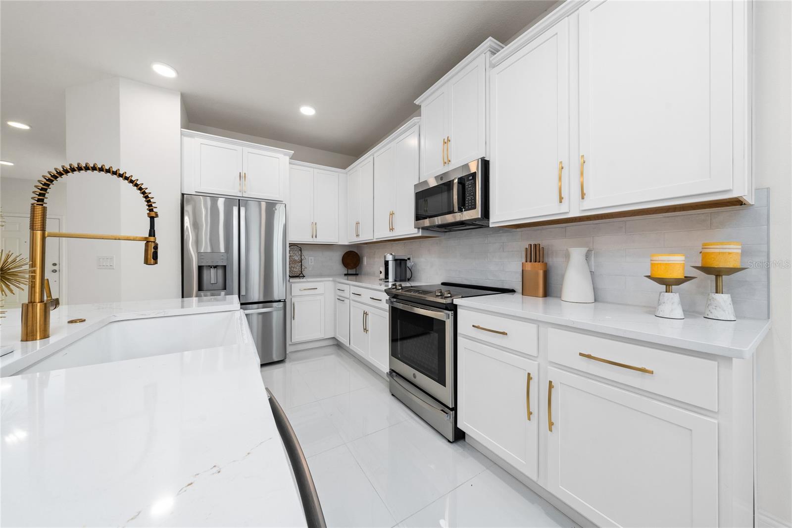 ENCORE/OVATION-PH 4B - Residential Lease