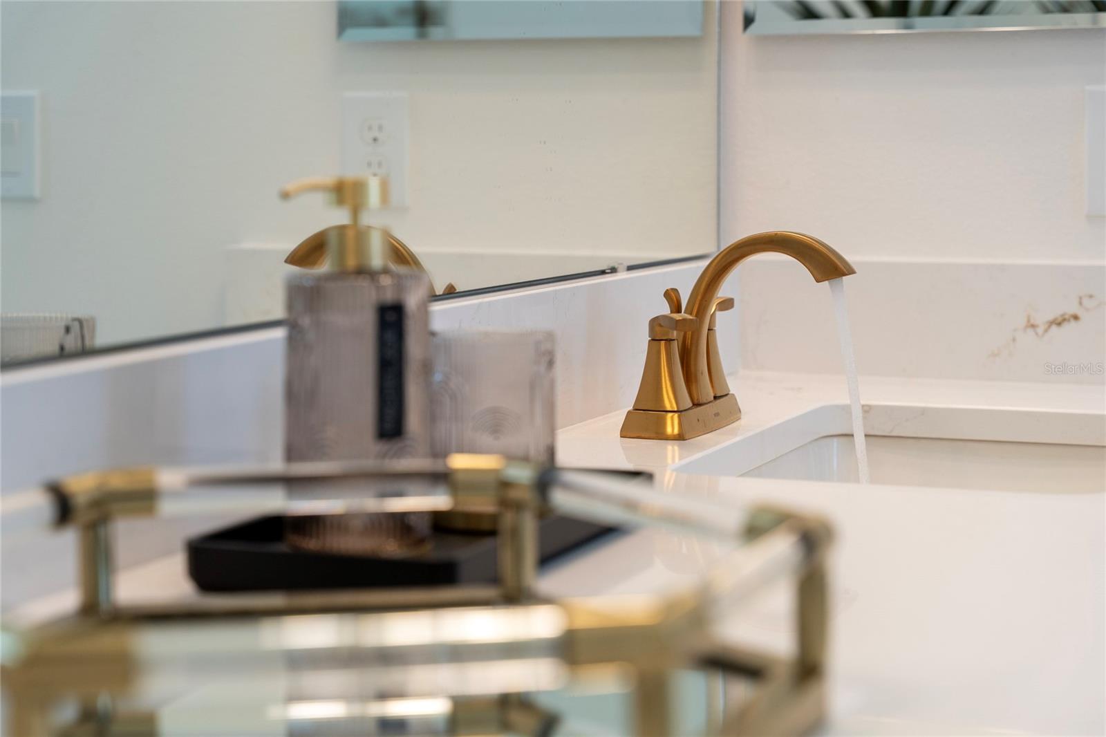 ENCORE/OVATION-PH 4B - Residential Lease