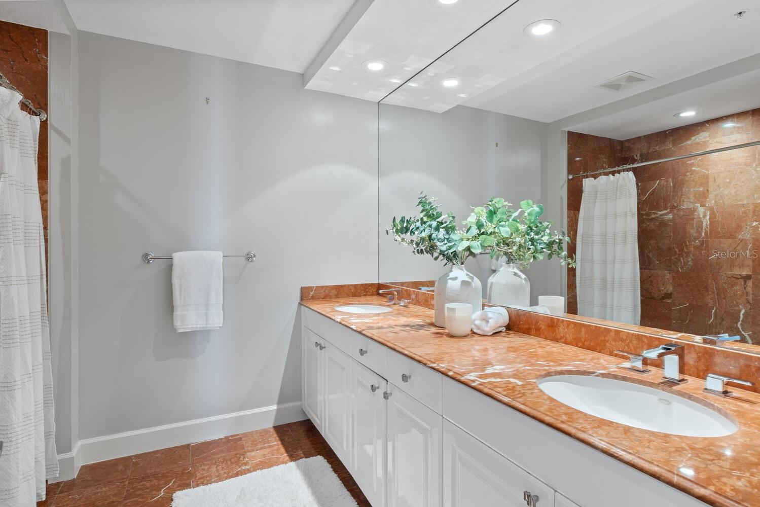 THE TOWER RESIDENCES - Residential