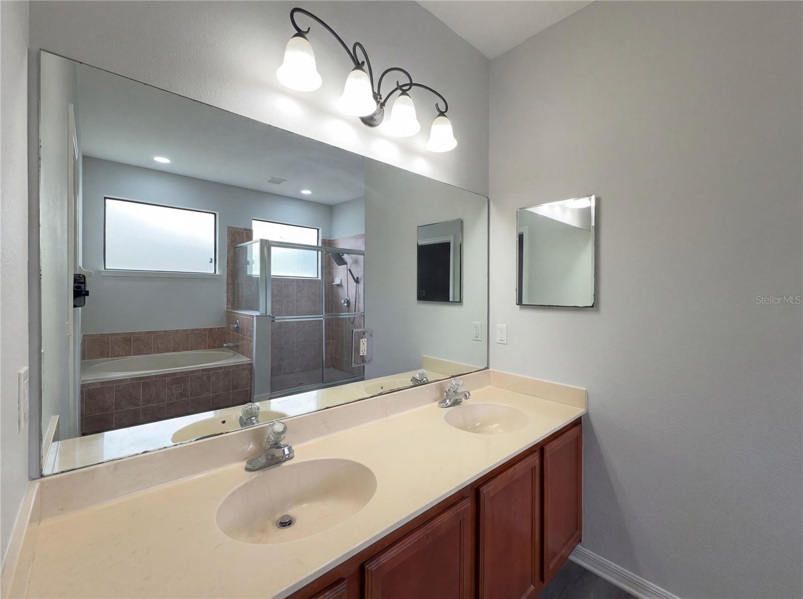 CRYSTAL COVE PH 02 - Residential