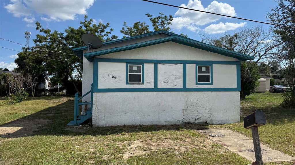 Photo of 1009 Avenue B, Haines City, FL 33844 (MLS # P4939722)
