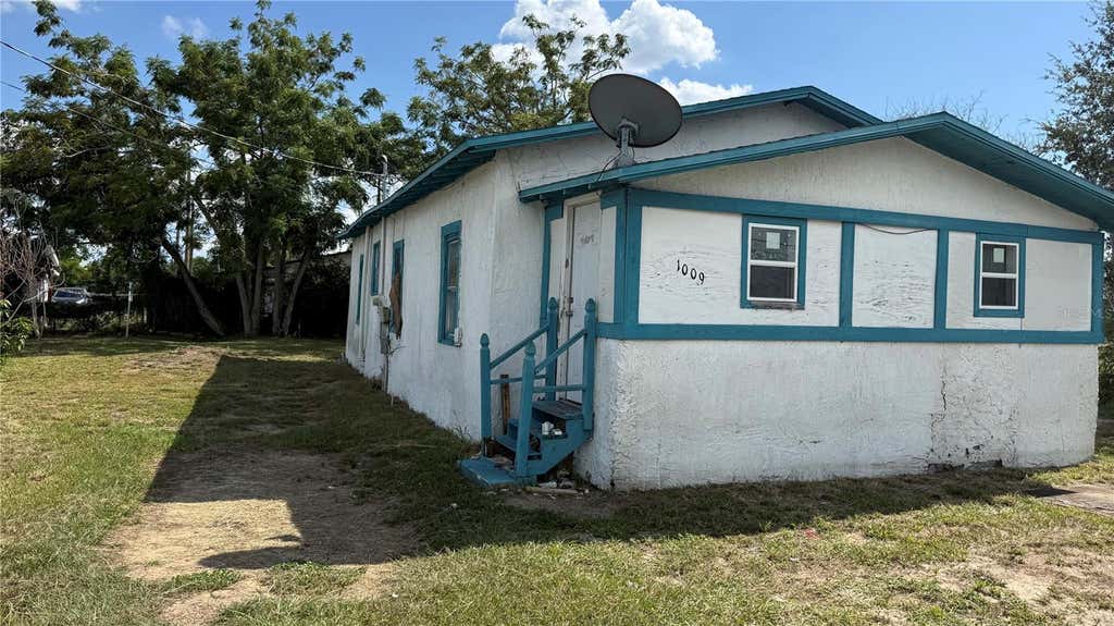 Photo of 1009 Avenue B, Haines City, FL 33844 (MLS # P4939722)