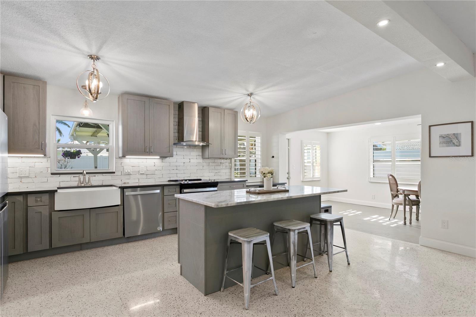 PASADENA ISLE - Residential