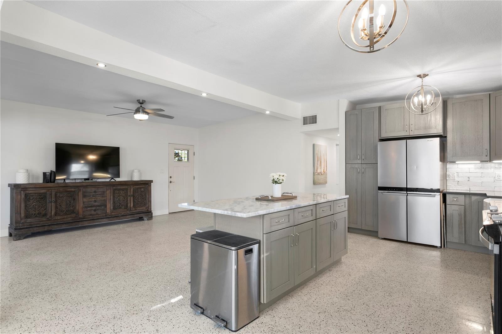 PASADENA ISLE - Residential