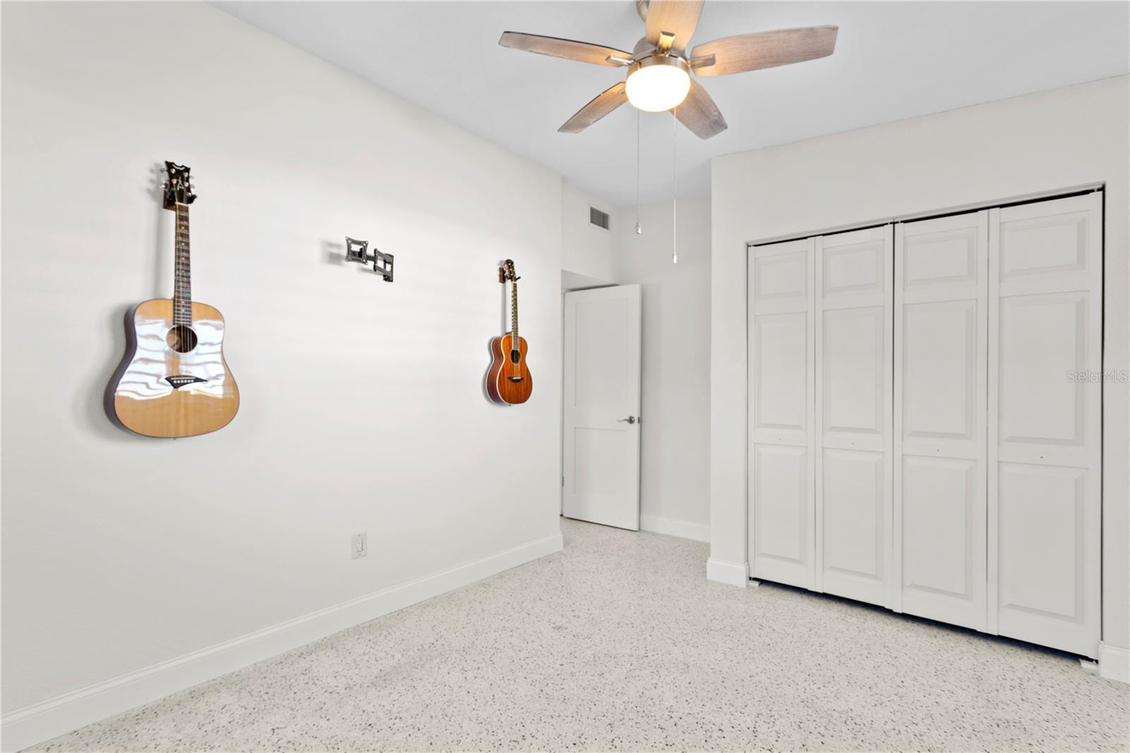 PASADENA ISLE - Residential