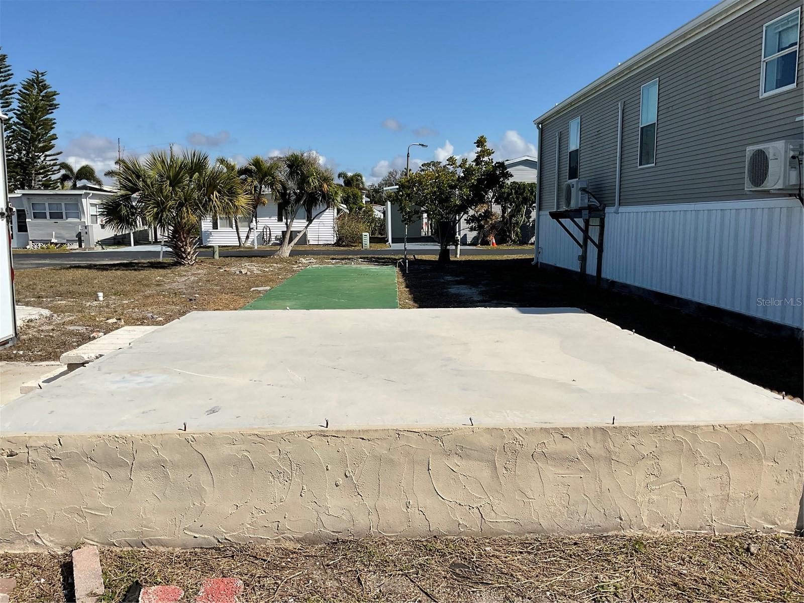 VENICE BAY ADULT PARK - Land