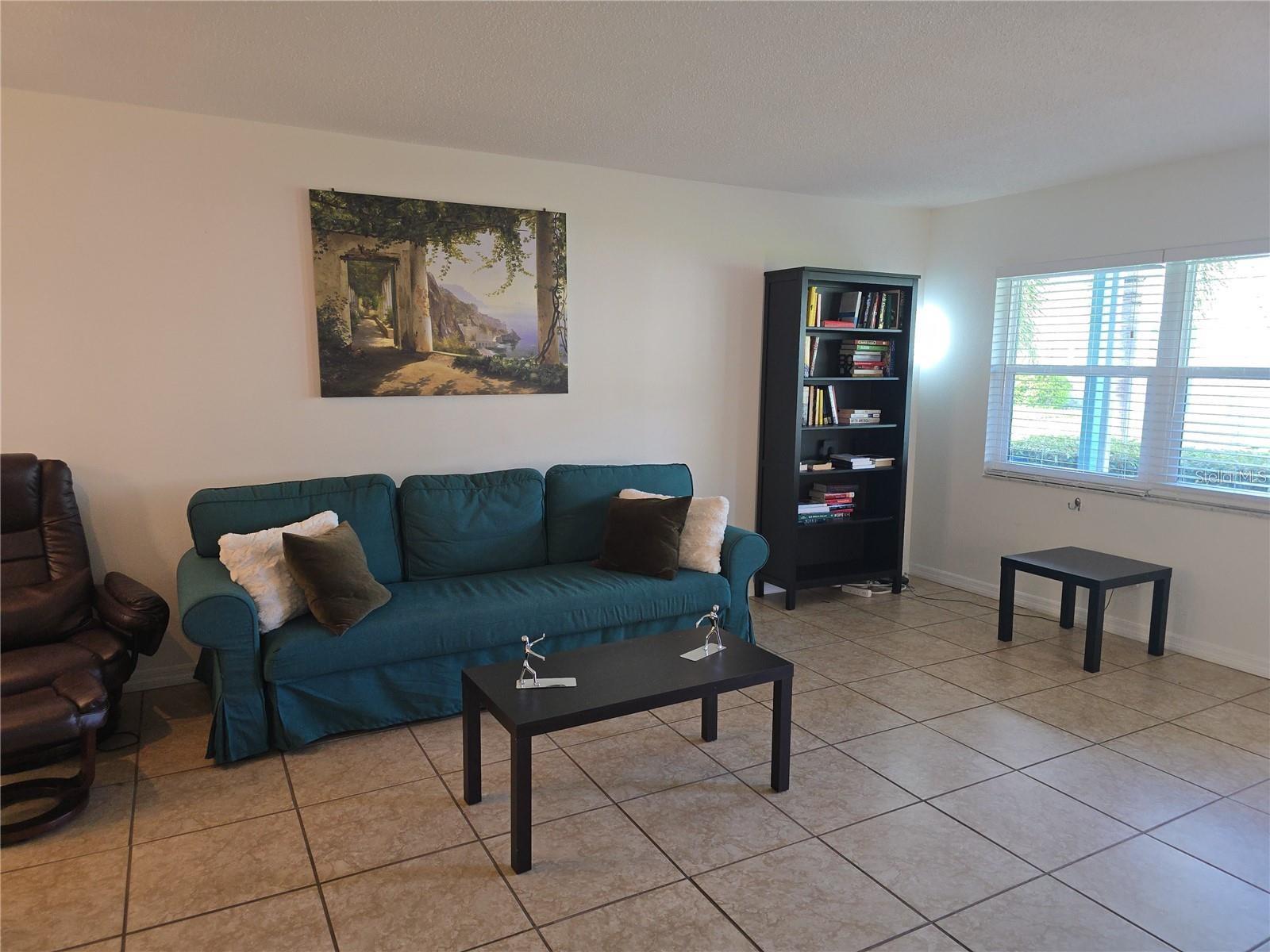 PARADISE SHORES - Residential