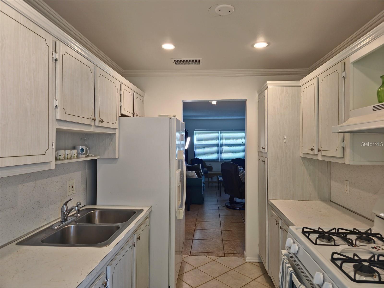 PARADISE SHORES - Residential