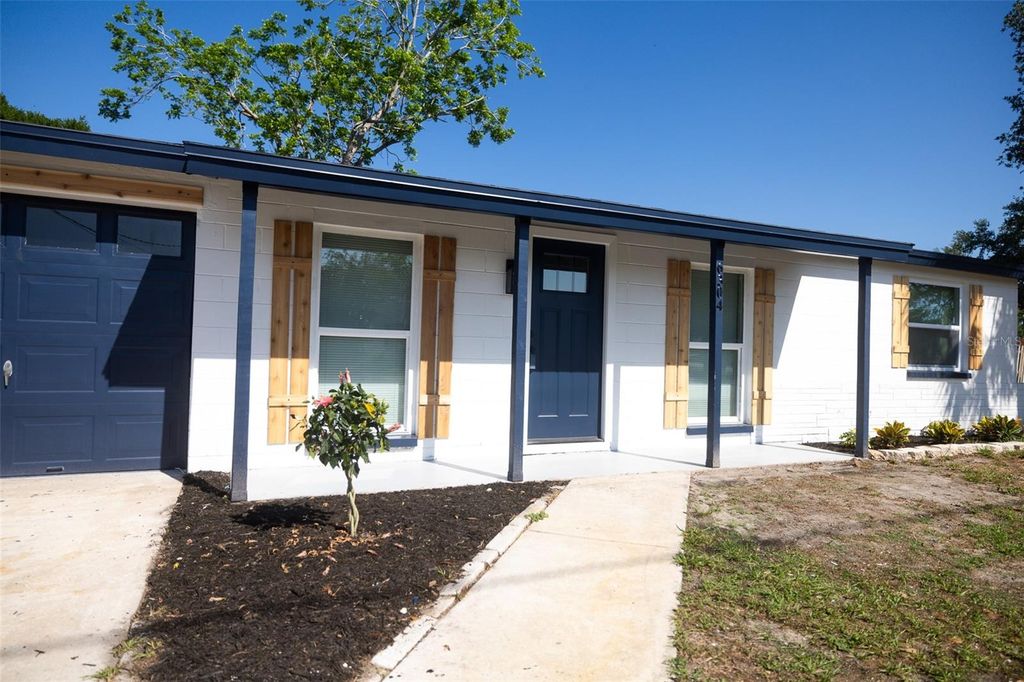 Photo of 6304 Florida Circle W, Apollo Beach, FL 33572 (MLS # TB8510598)