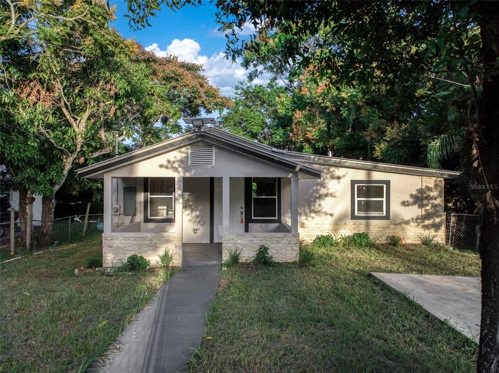 Photo of 129 Flippen Avenue, Avon Park, FL 33825 (MLS # P4936038)