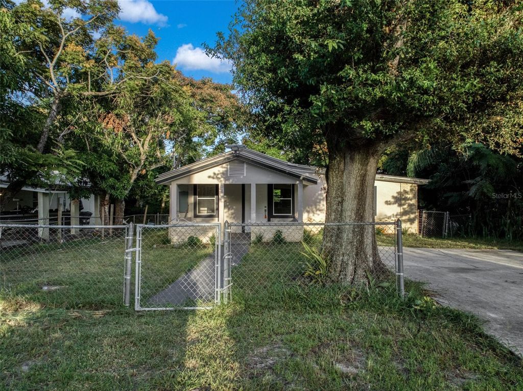 Photo of 129 Flippen Avenue, Avon Park, FL 33825 (MLS # P4936038)