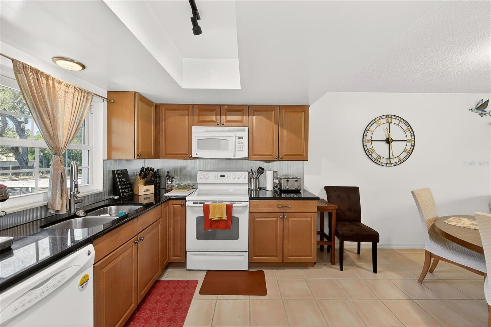 EAST BAY COUNTRY CLUB CONDO APTS - Residential