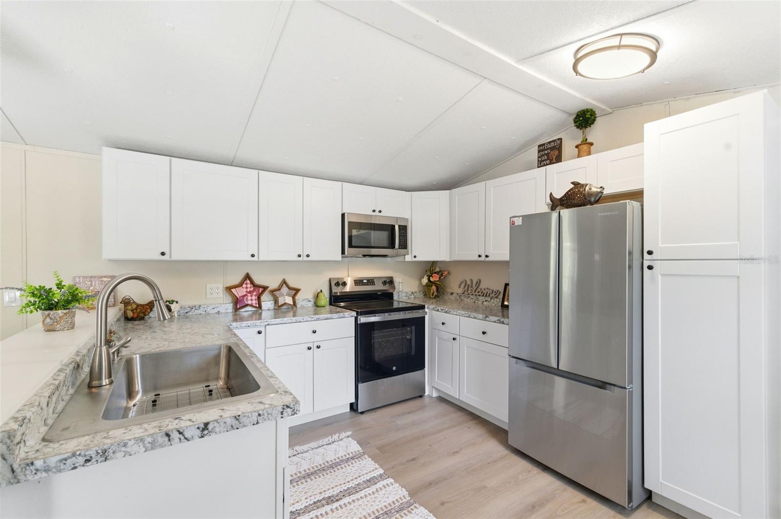 MOON LAKE ESTATES - Residential