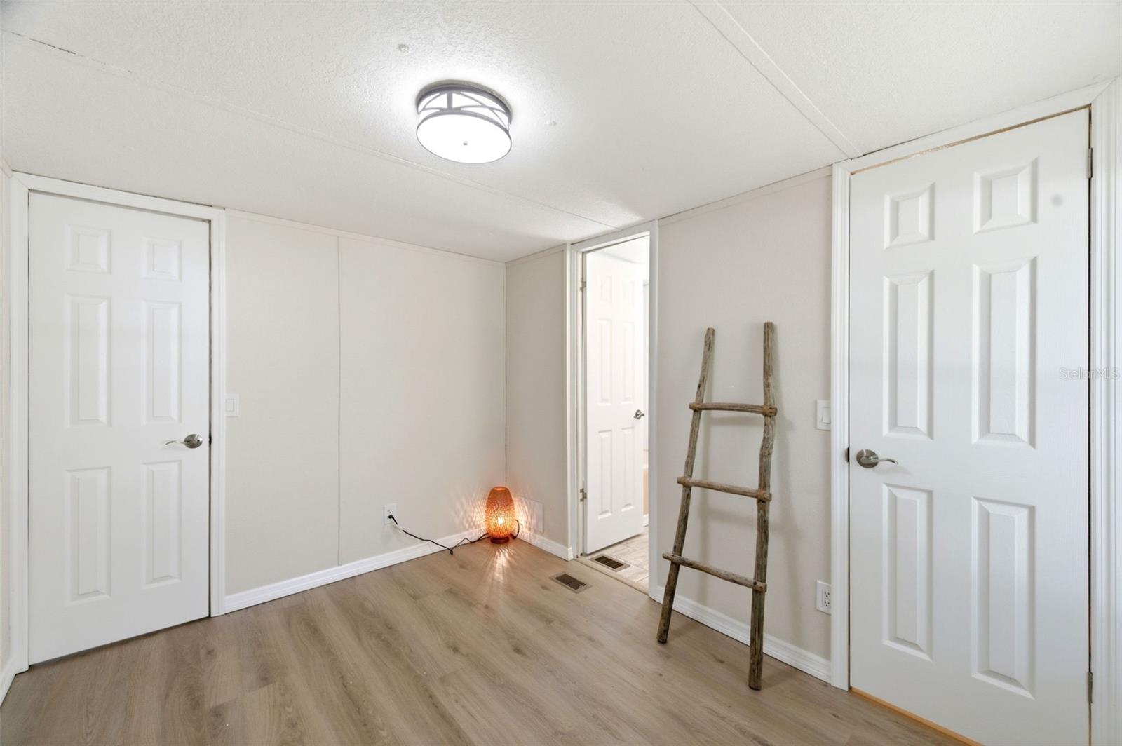 MOON LAKE ESTATES - Residential