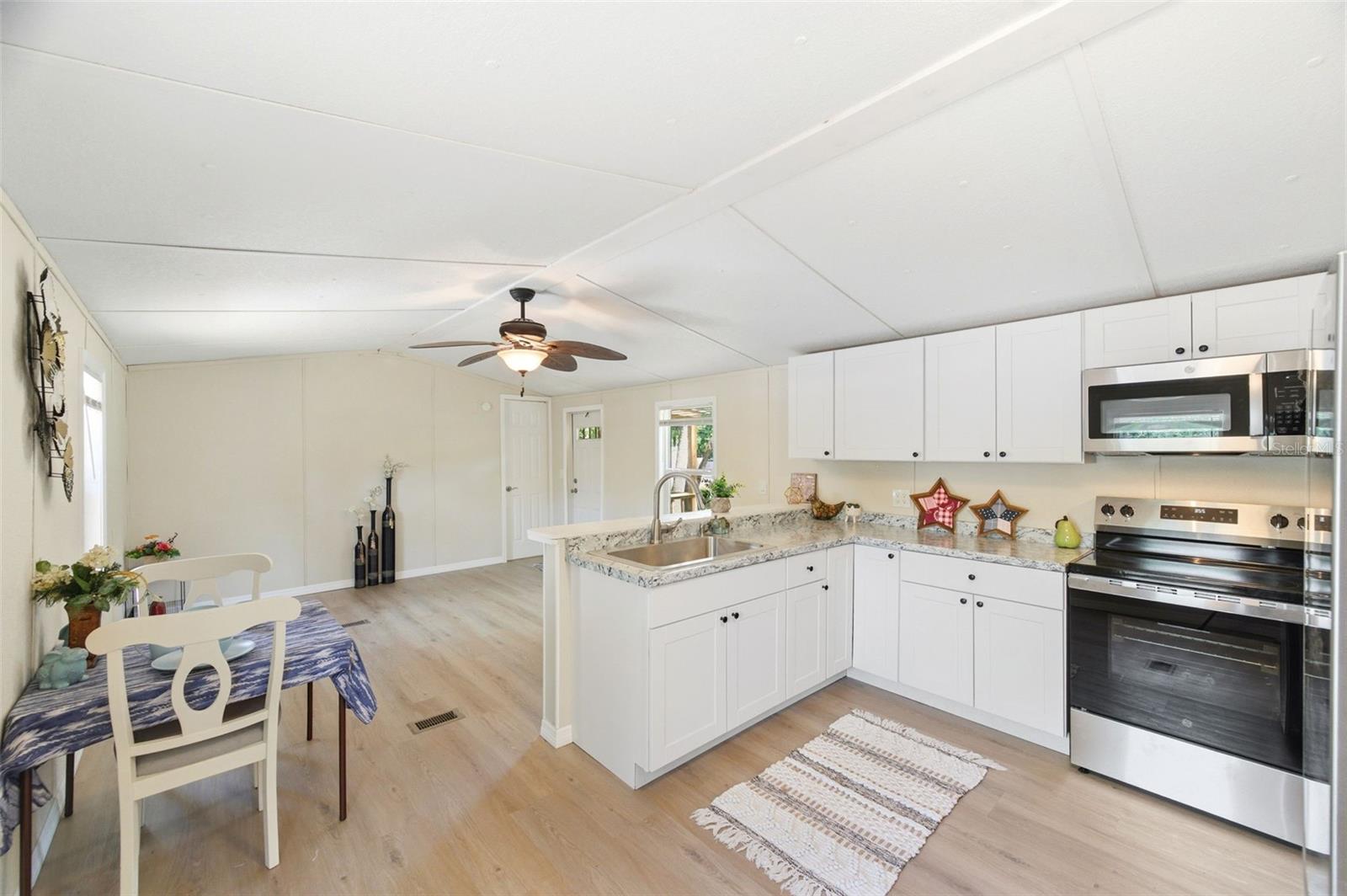 MOON LAKE ESTATES - Residential