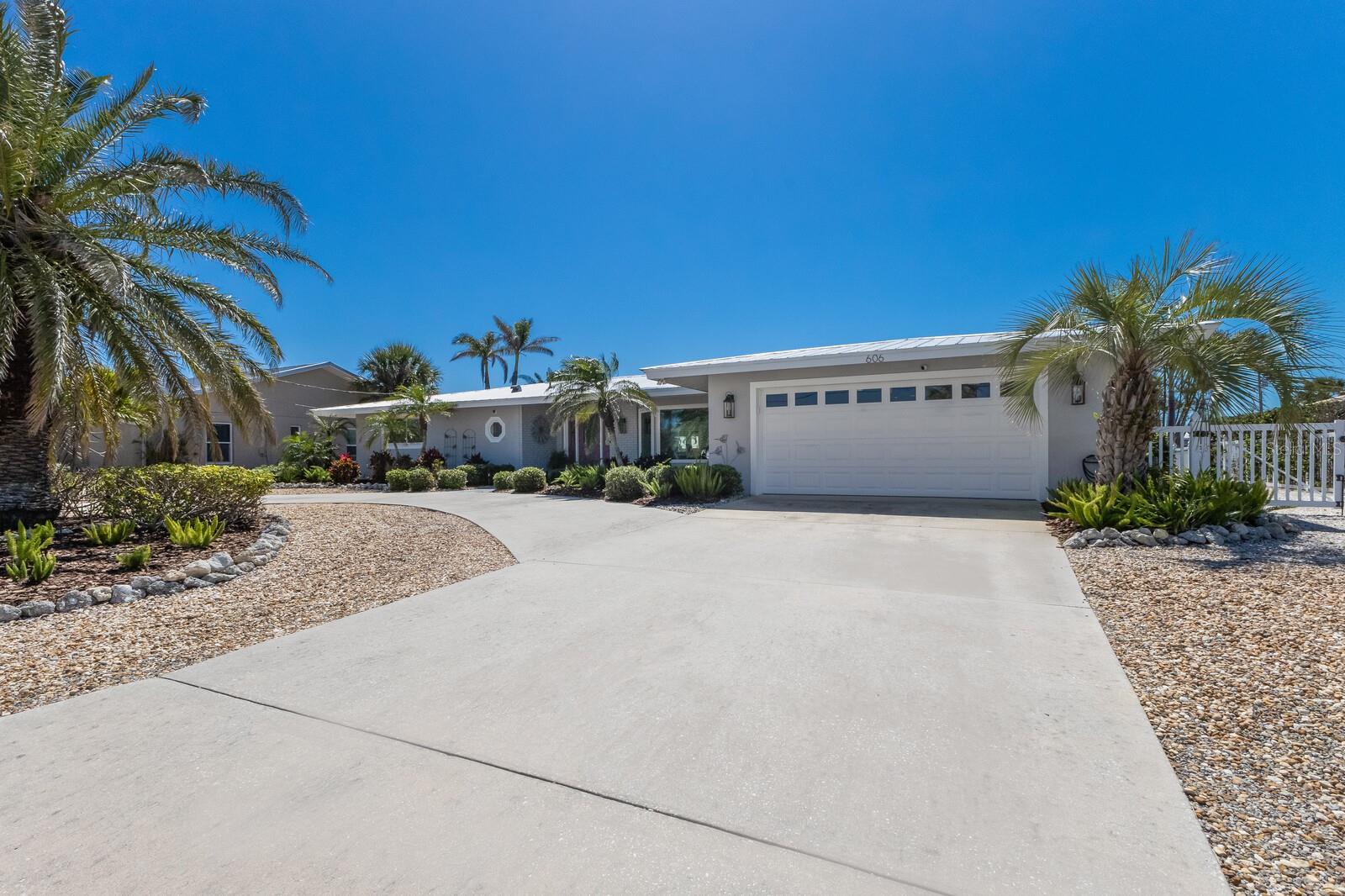 606 EMERALD LANE