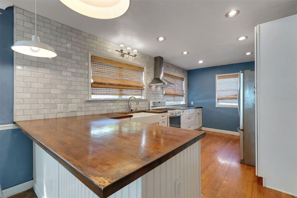 Photo of 717 12th Avenue N, St Petersburg, FL 33701 (MLS # TB8444457)