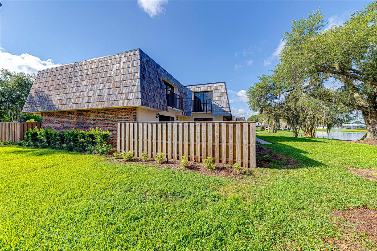 921 ROYAL OAK BOULEVARD