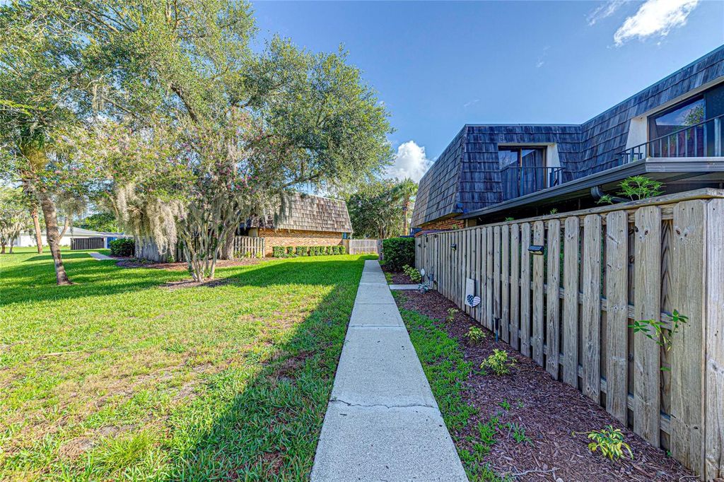 Photo of 921 Royal Oak Boulevard, Leesburg, FL 34748 (MLS # O6422191)