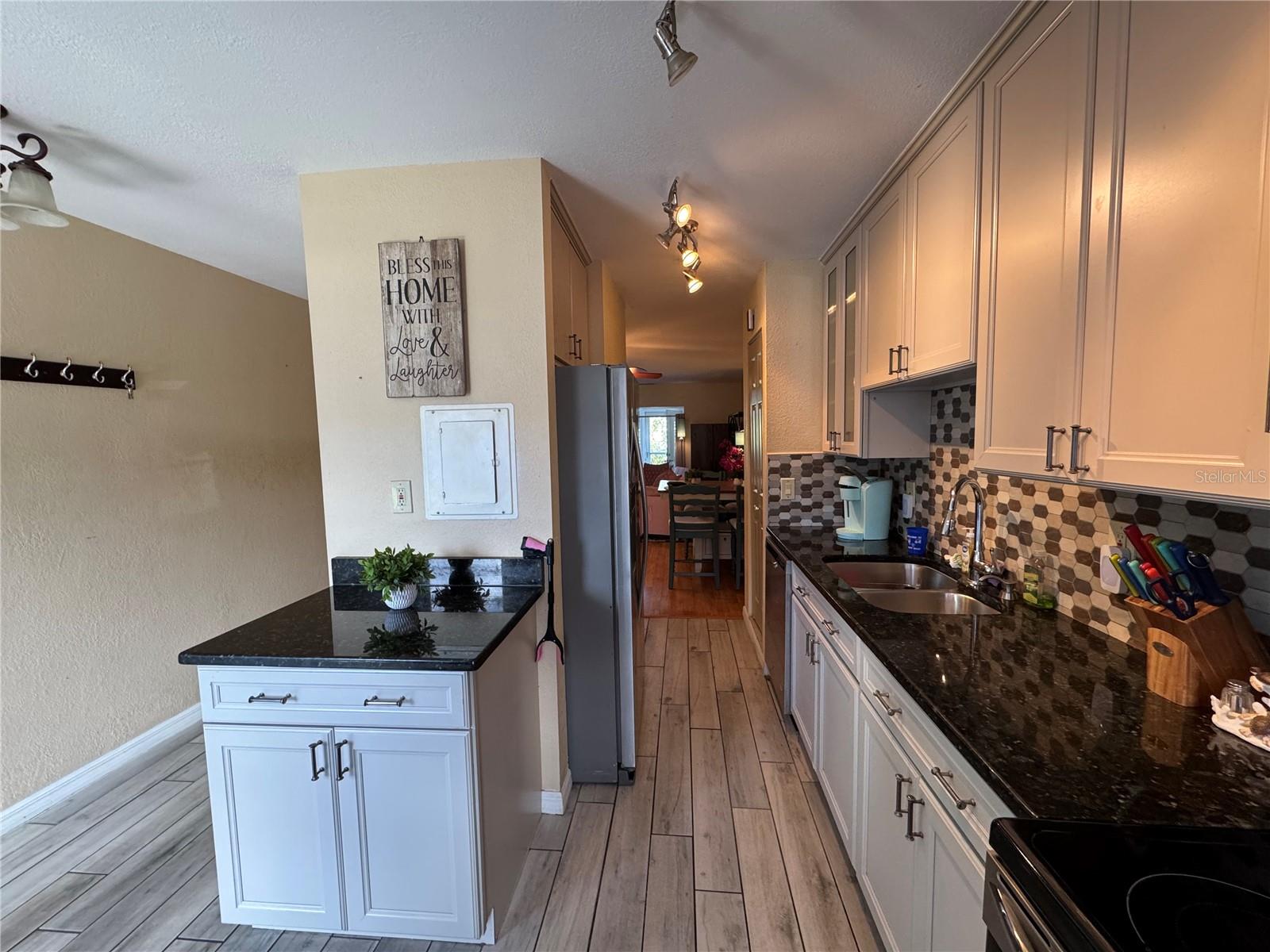 DOUGLAS ARMS - Residential