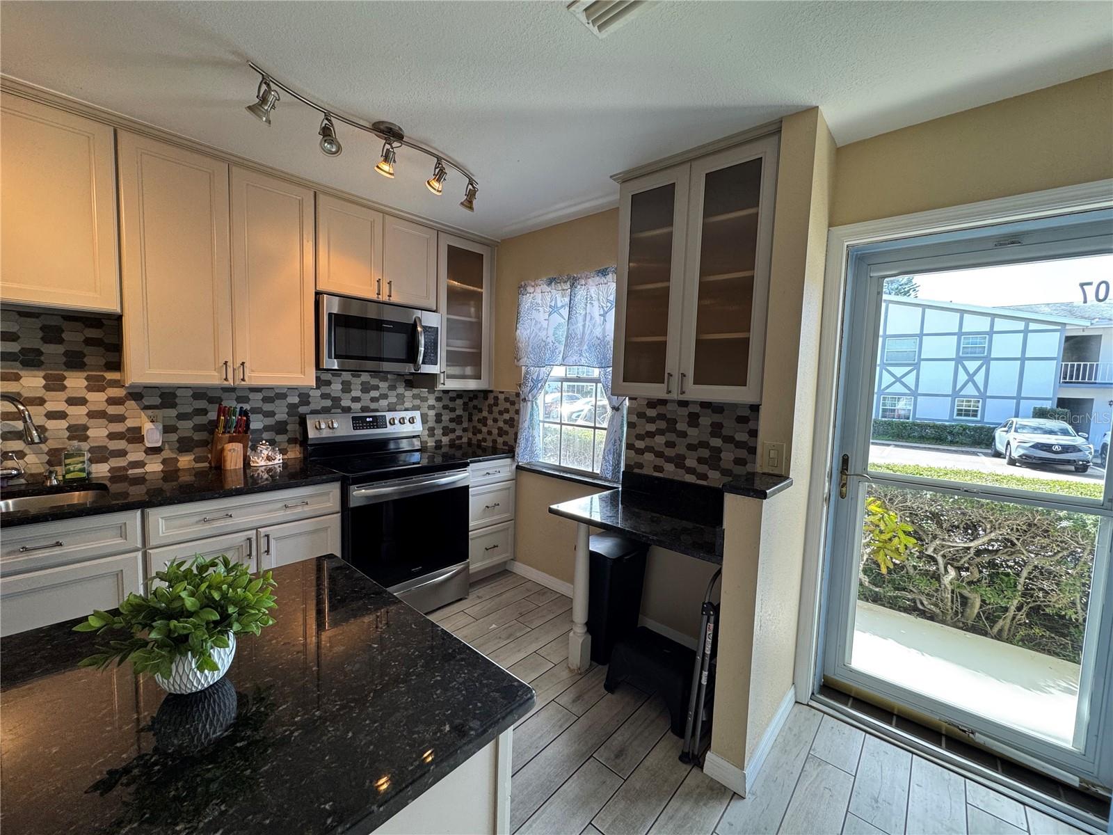 500 GLENNES LANE 107