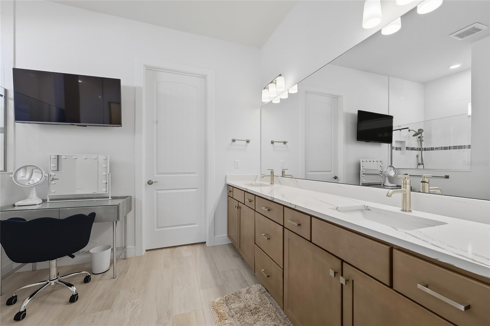 ISLES/LK NONA PH 4 - Residential Lease