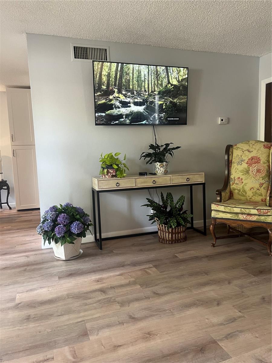 CROWN OAKS - Residential