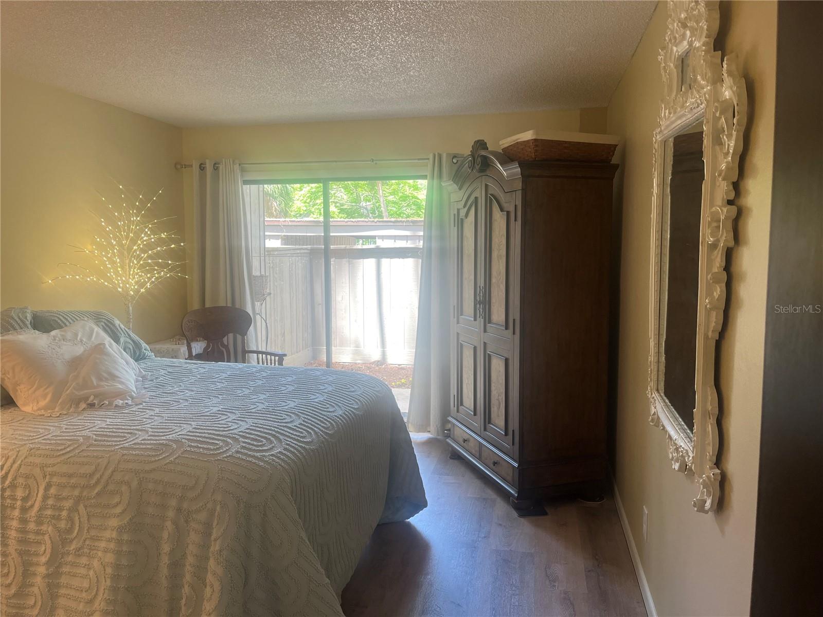 CROWN OAKS - Residential