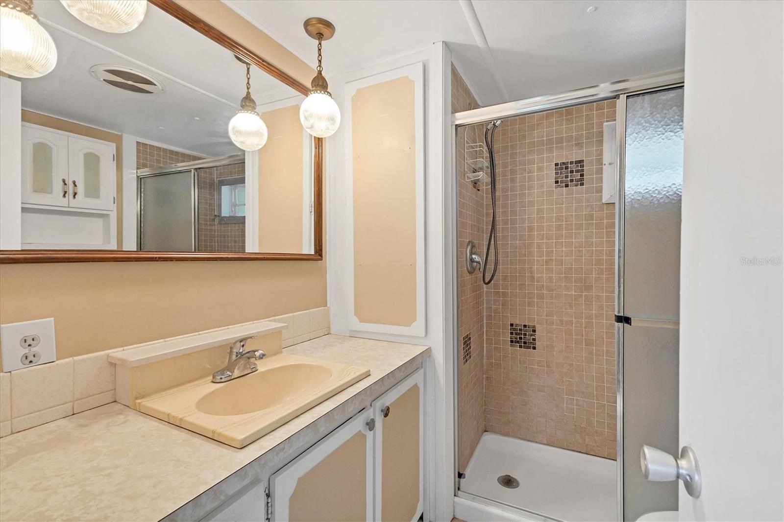 DE SOTO COMMUNITY UNIT ONE - Residential