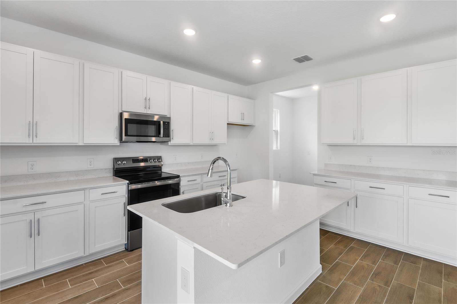 SEASONS AT MAGNOLIA POINTE - Residential