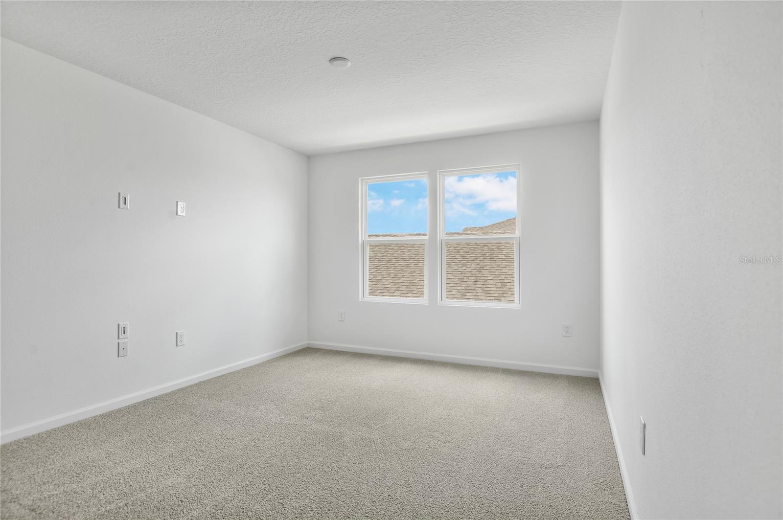 SEASONS AT MAGNOLIA POINTE - Residential