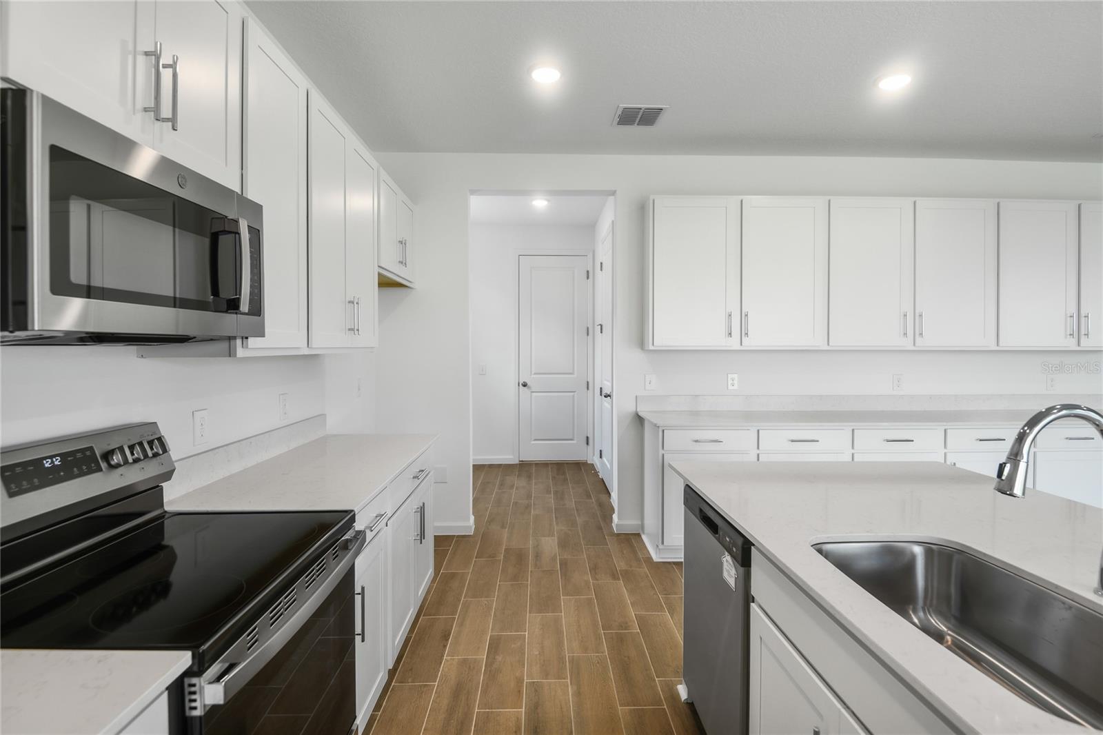 SEASONS AT MAGNOLIA POINTE - Residential