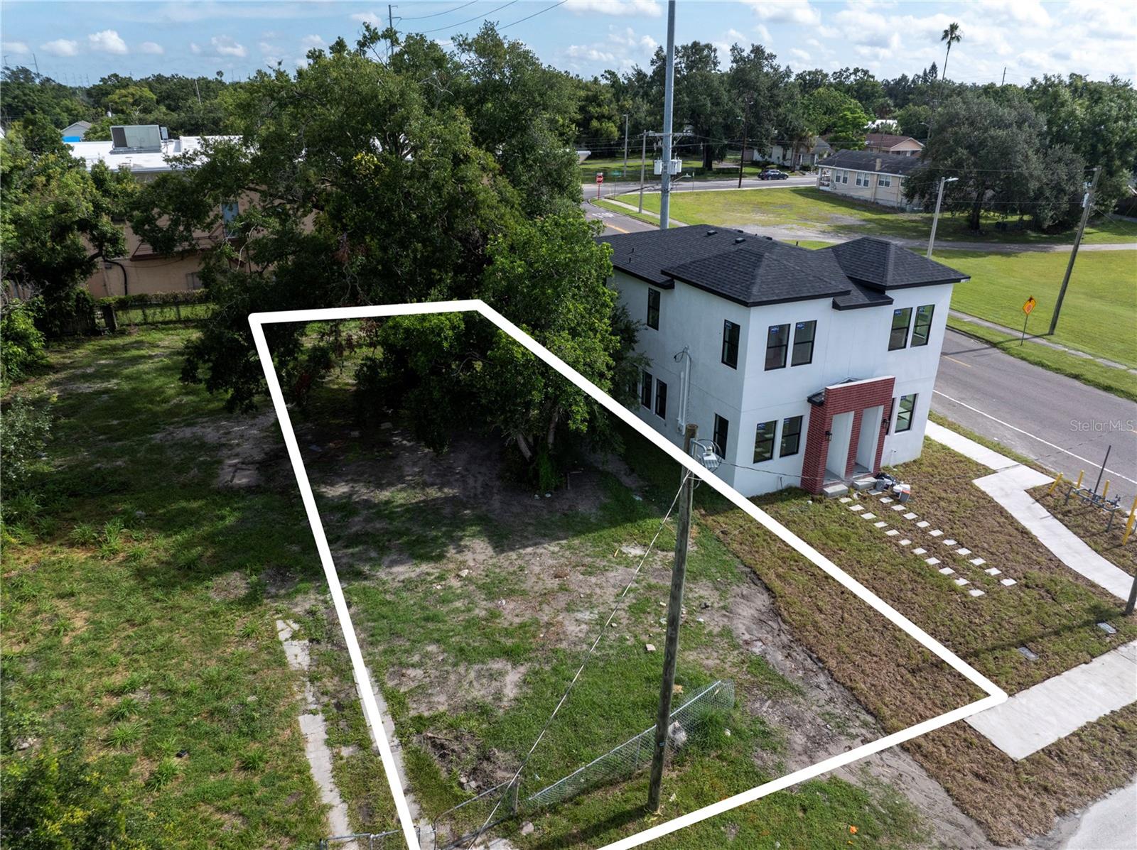 Double Lot – Ready-to-Build in Ybor City!
Prime vacant land in Historic Ybor City with approved building plans drafted for two new construction townhomes. Permits can be issued quickly, allowing you to break ground almost immediately. Surrounded by new builds, renovated historic homes, and ongoing redevelopment, this property is just minutes to downtown Tampa, Channelside, Water Street and the future home of Gasworx.
Adjacent lot also available—purchase both for a 4-townhome development opportunity. Zoned for high-growth potential, with easy access to I-4, I-275, and Selmon Expressway. Perfect for builders, investors, and developers seeking immediate project potential in one of Tampa’s fastest-appreciating areas.