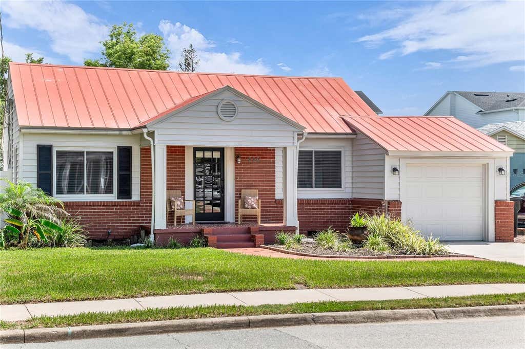 Photo of 220 E Grant Street, Orlando, FL 32806 (MLS # O6432717)