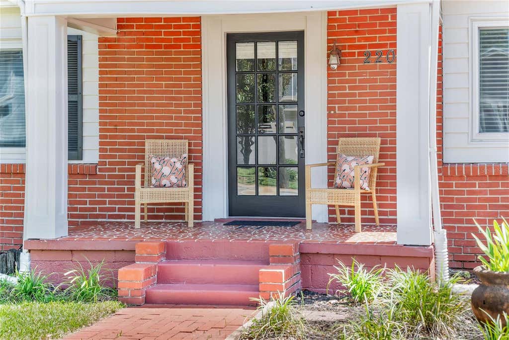 Photo of 220 E Grant Street, Orlando, FL 32806 (MLS # O6432717)