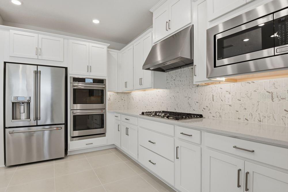 664 JUNONIA BOULEVARD