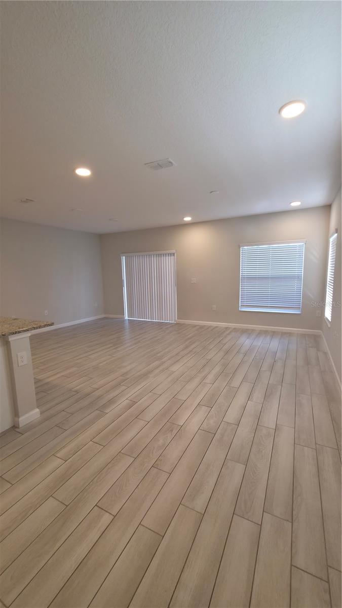 TOWNS AT NARCOOSSEE COMMONS - Residential Lease