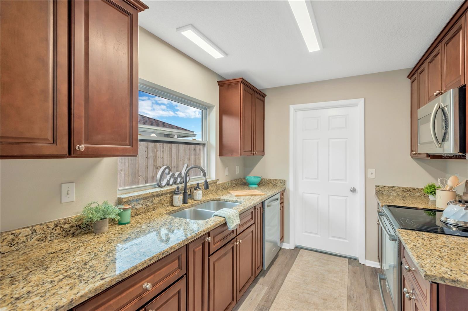 NORTH WHITNEY PINES - Residential