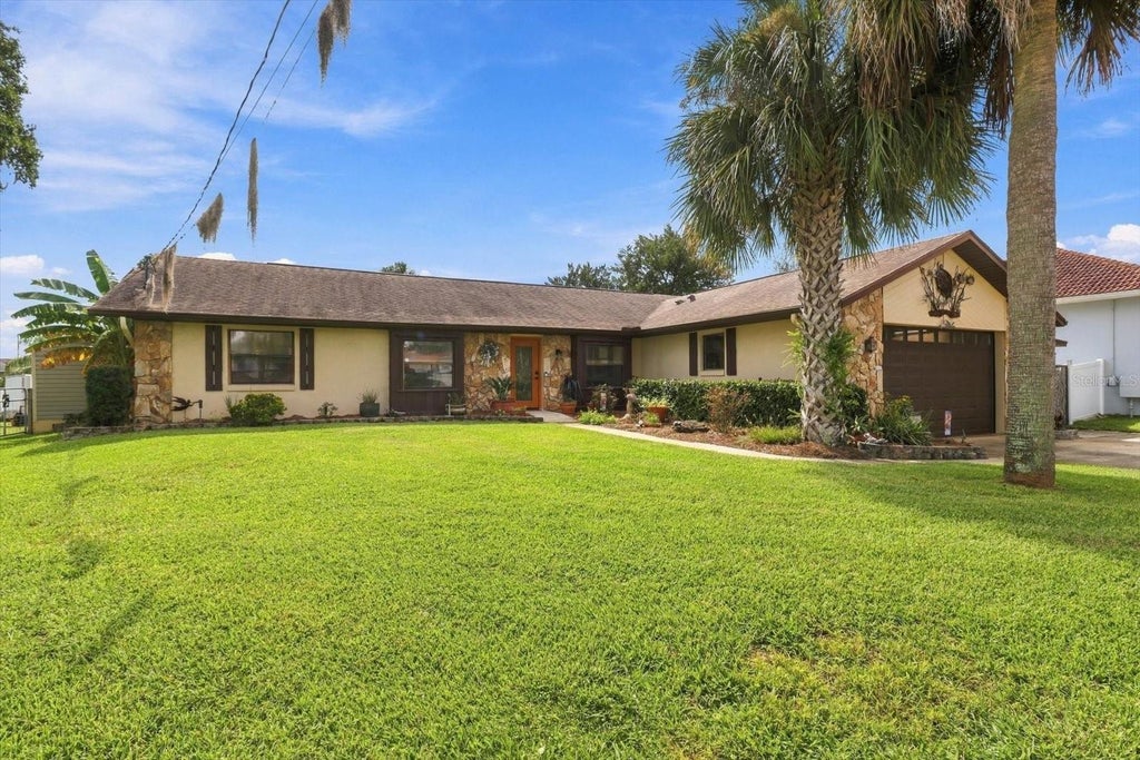 Photo of 9150 W Harbor Isle Court, Crystal River, FL 34429 (MLS # TB8548614)