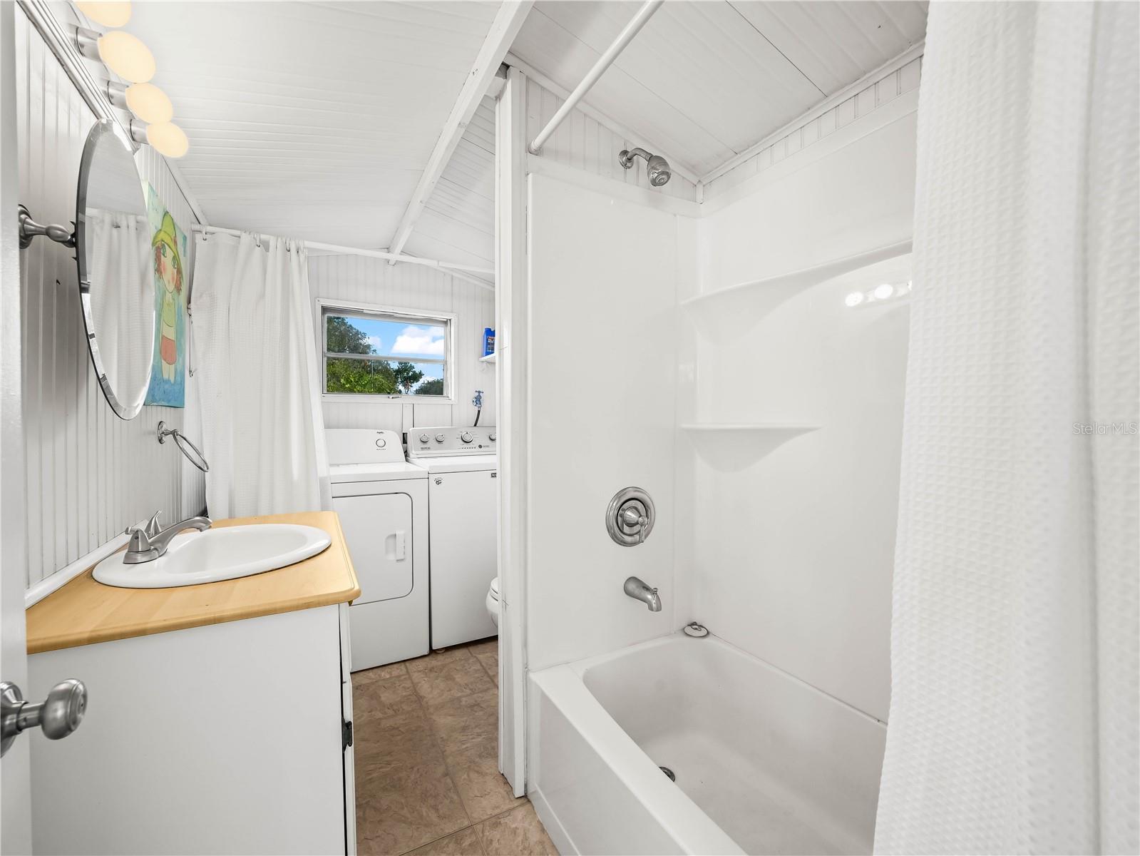 SADDLEBAG LAKE - Residential