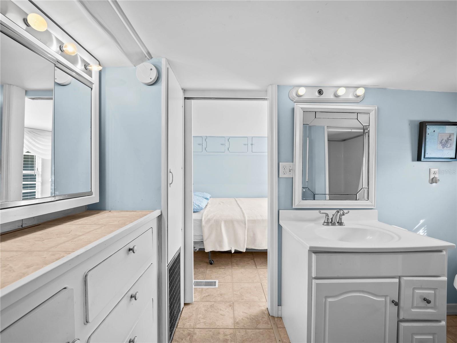 SADDLEBAG LAKE - Residential