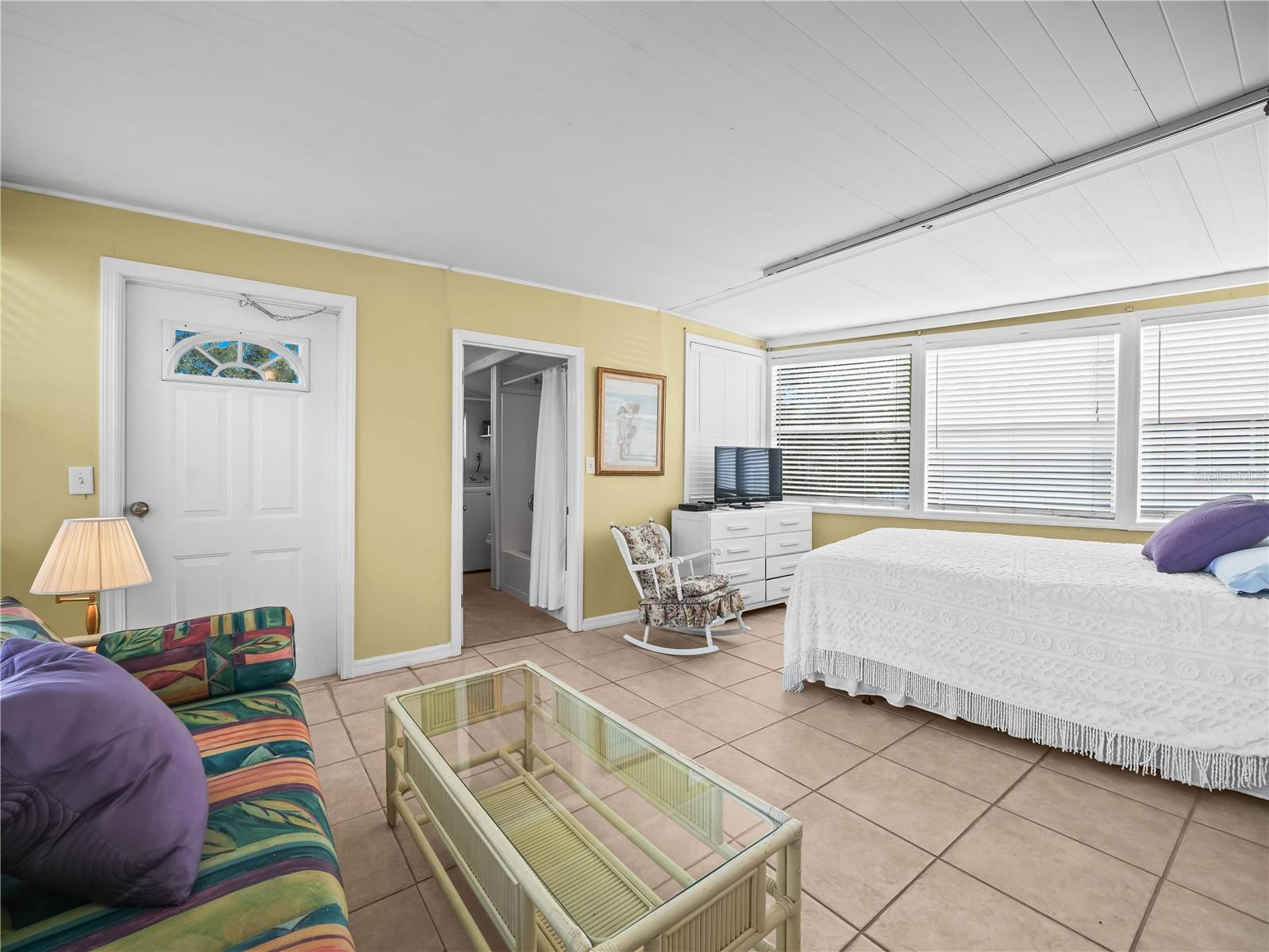 SADDLEBAG LAKE - Residential