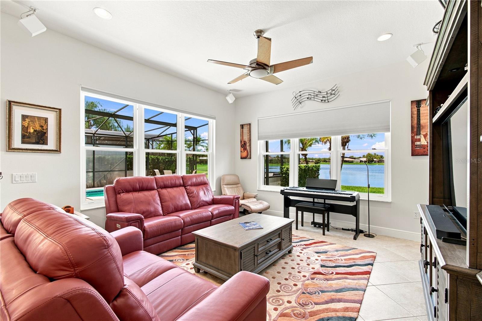 662 SHOREHAVEN DR