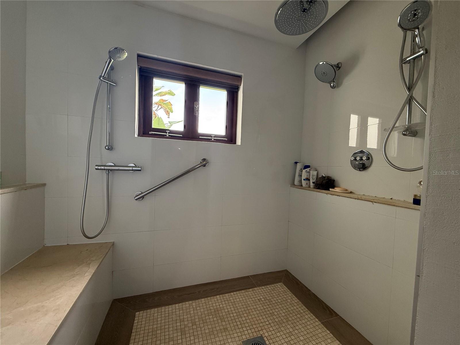 VILLAS DEL AMANECER - Residential