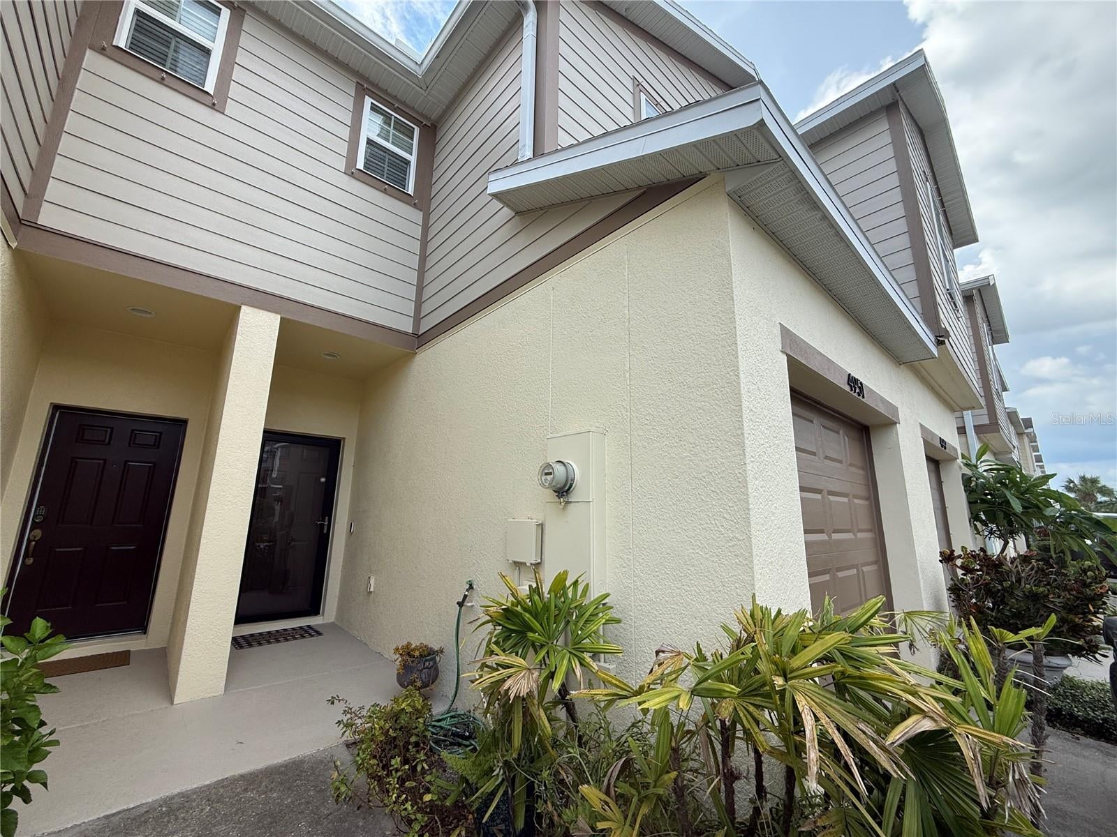4951 WHITE SANDERLING COURT